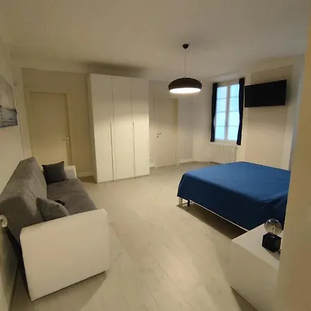 Le Rondini C Апартаменты Интра